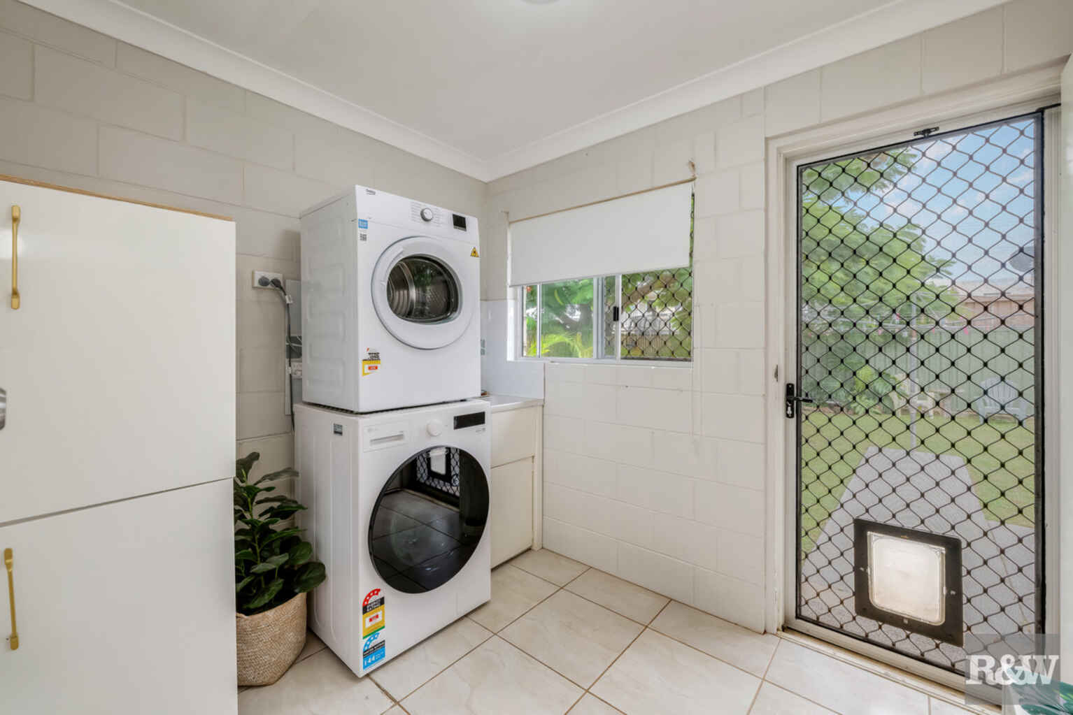 30 SUNSET Drive Thabeban