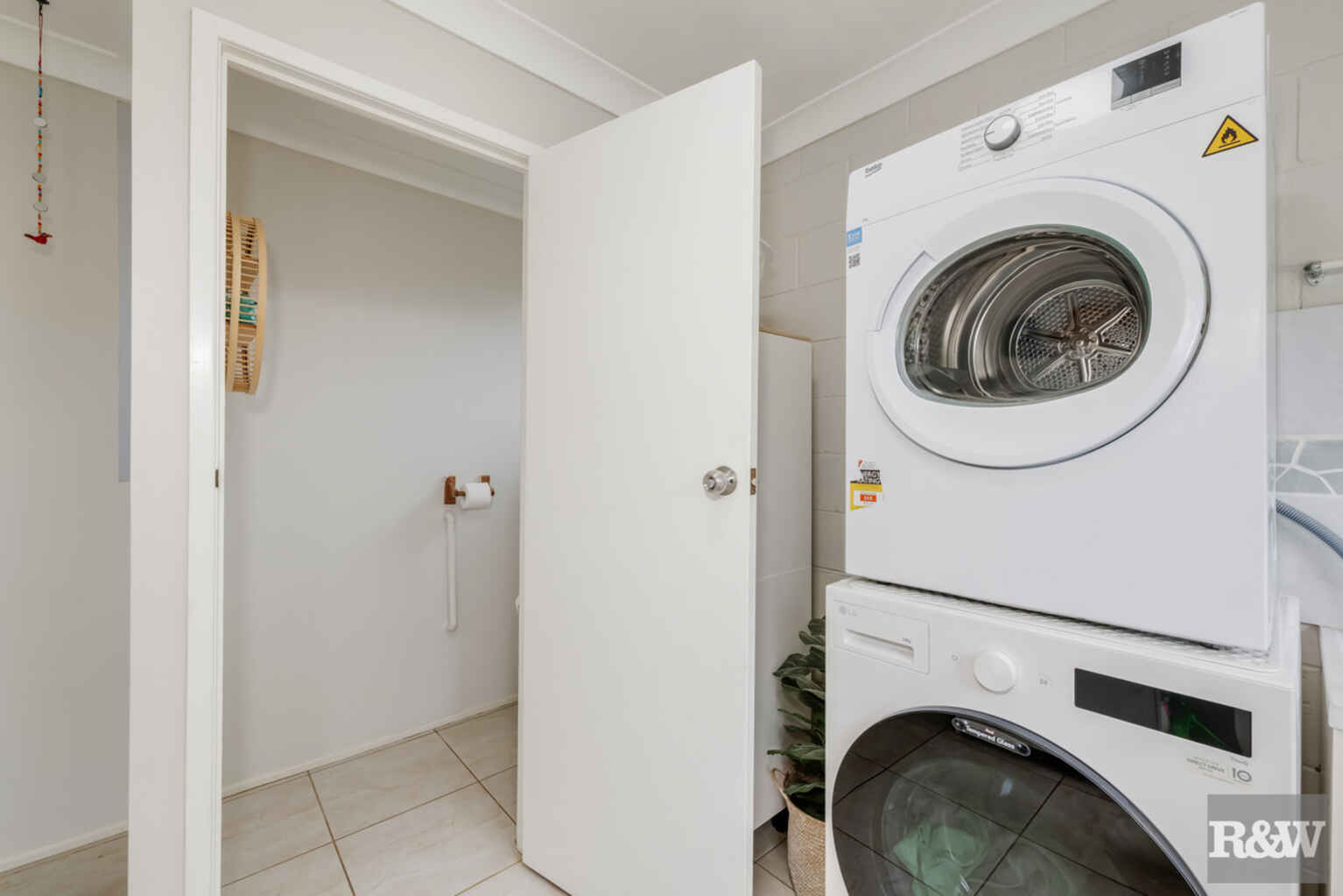 30 SUNSET Drive Thabeban