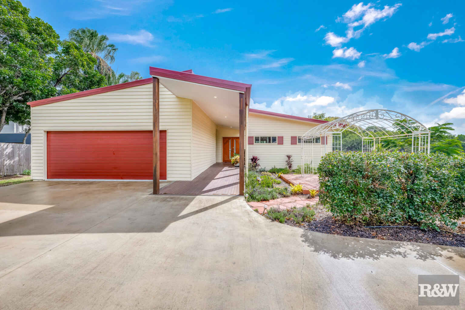 86 Sylvan Drive Moore Park Beach 86 Sylvan Drive Moore Park Beach