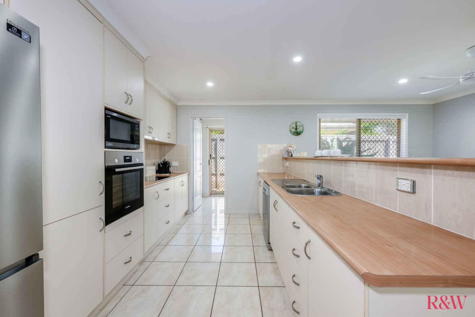 15 McCallum Close Coral Cove