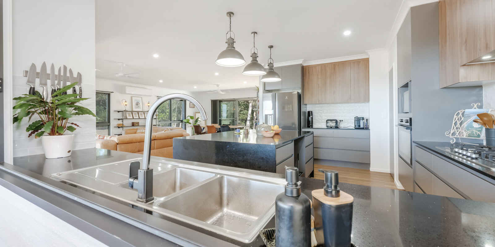 262 Sylvan Drive Moore Park Beach