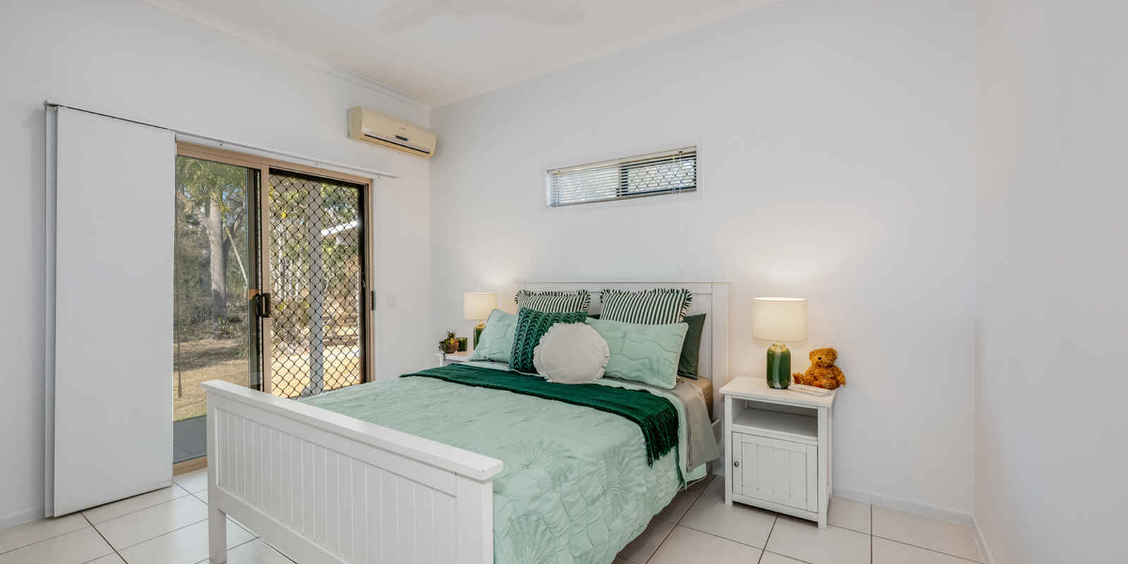 1 Narooma Drive Branyan 1 Narooma Drive Branyan