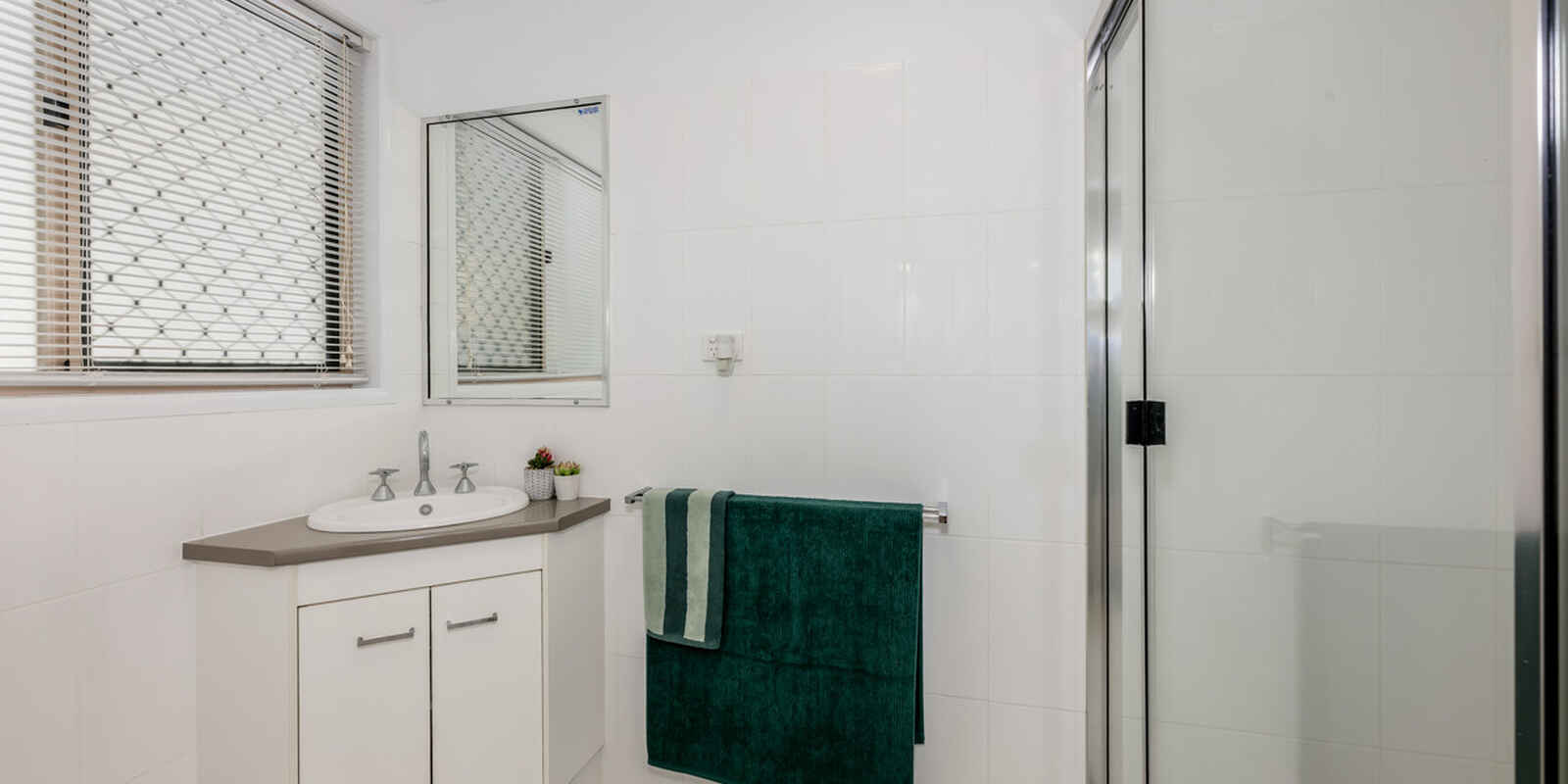 1 Narooma Drive Branyan 1 Narooma Drive Branyan