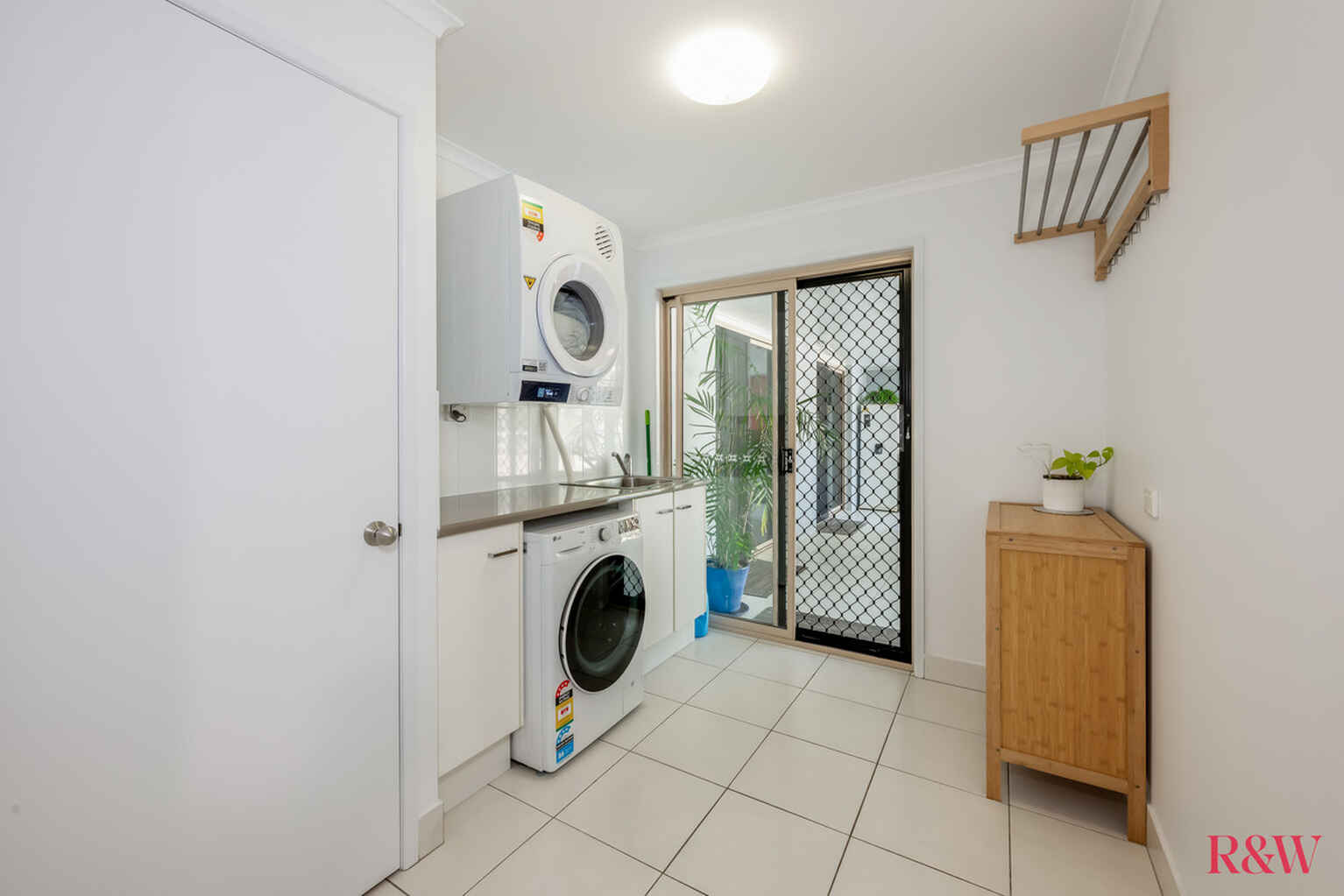 1 Narooma Drive Branyan 1 Narooma Drive Branyan